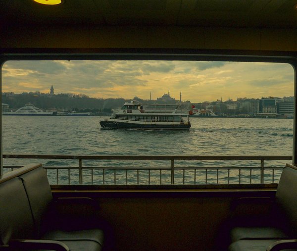 Mesures essentielles pour garantir la sécurité de votre piscine en camping : quelles réglementations suivre ?